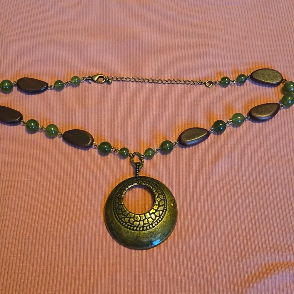 Wooden necklace - Picture 2 of 5